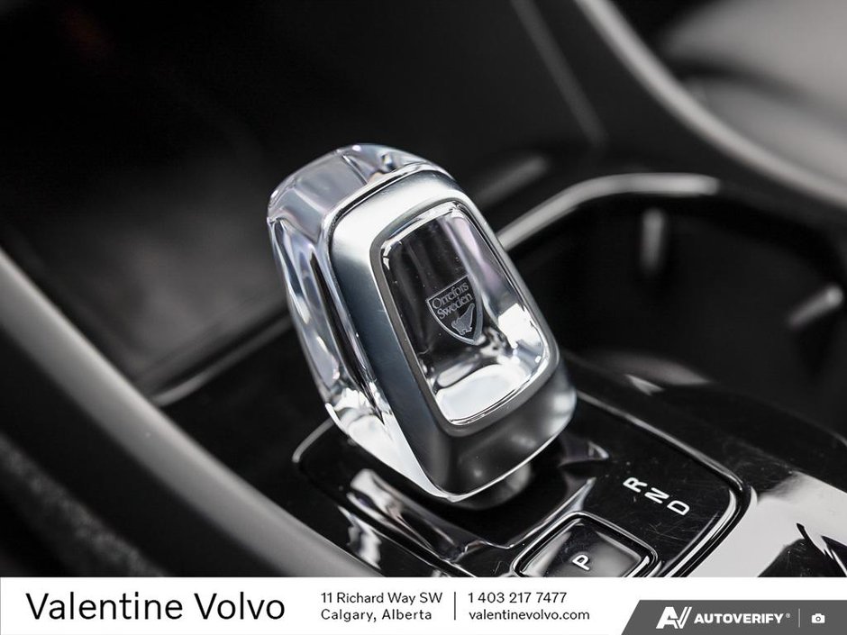 2025 Volvo XC40 Plus Dark Theme-18