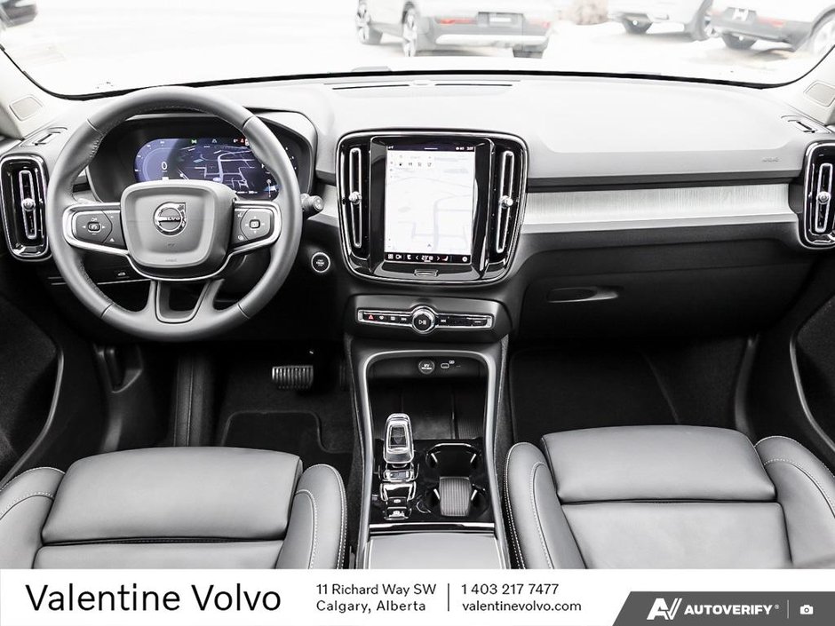 2025 Volvo XC40 Plus Dark Theme-25