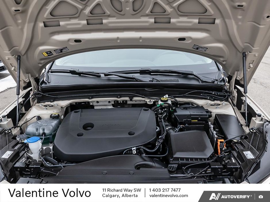 2025 Volvo XC40 Plus Dark Theme-7