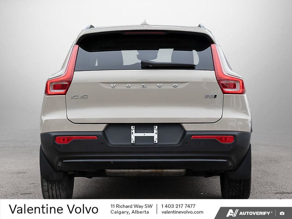2025 Volvo XC40 Plus Dark Theme-4