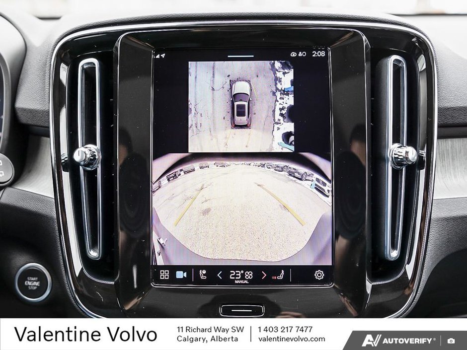 2025 Volvo XC40 Plus Dark Theme-26