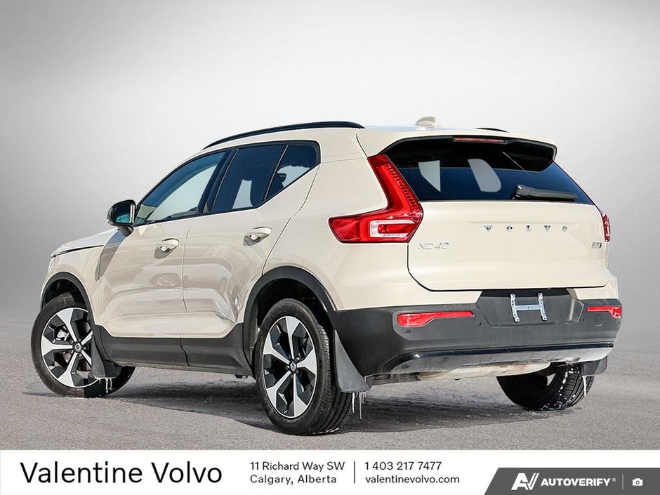 2025 Volvo XC40 Plus Dark Theme-3