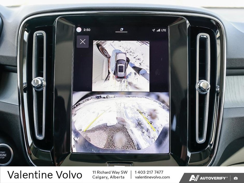 2025 Volvo XC40 Plus Dark Theme-25