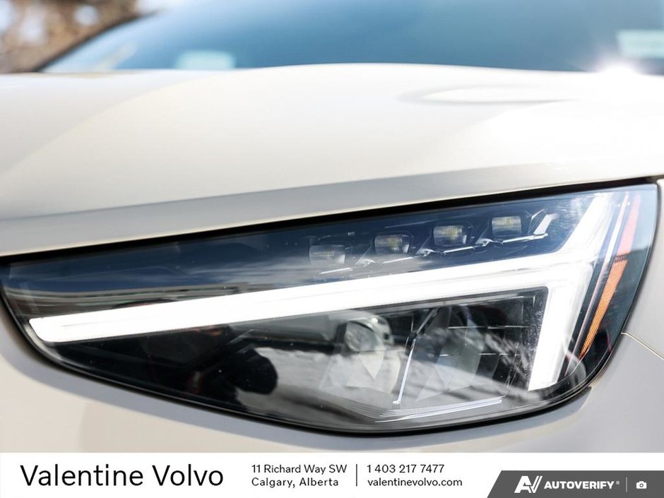 2025 Volvo XC40 Plus Dark Theme-9