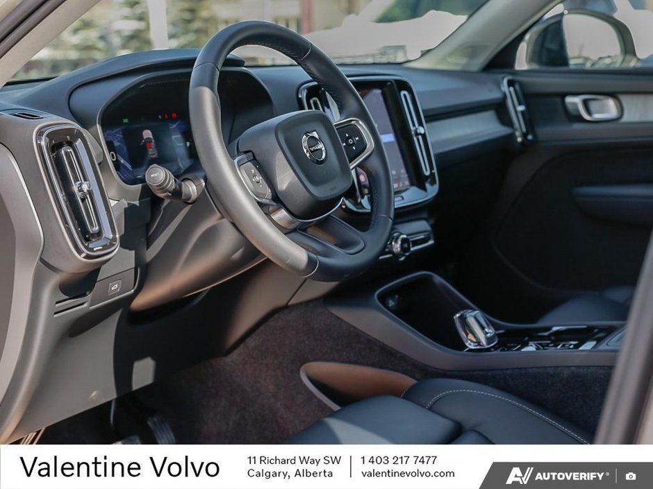 2025 Volvo XC40 Plus Dark Theme-12