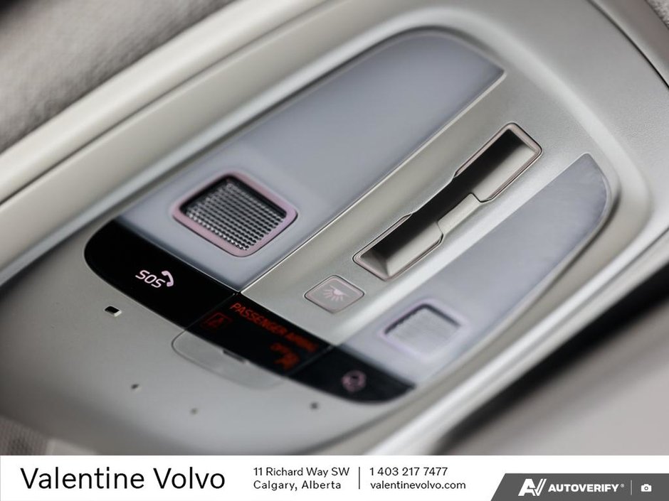 2025 Volvo XC40 Plus Dark Theme-21