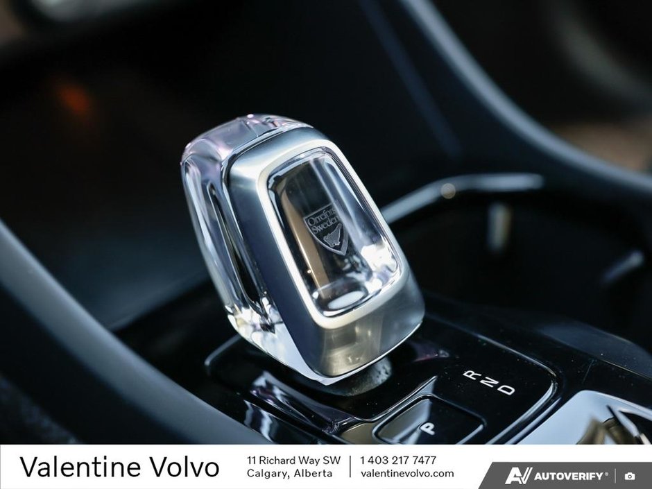 2025 Volvo XC40 Plus Dark Theme-18