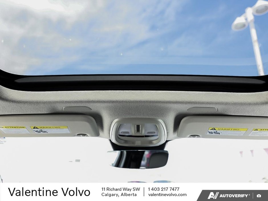 2025 Volvo XC40 Plus Dark Theme-23