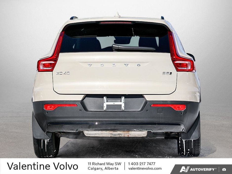 2025 Volvo XC40 Plus Dark Theme-4