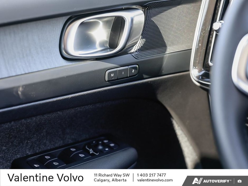 2025 Volvo XC40 Plus Dark Theme-17