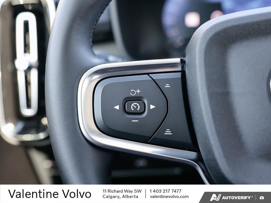2025 Volvo XC40 Plus Dark Theme-16