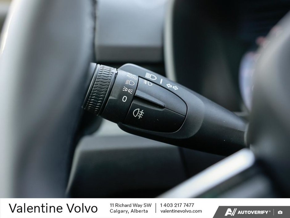 2025 Volvo XC40 Plus Dark Theme-15