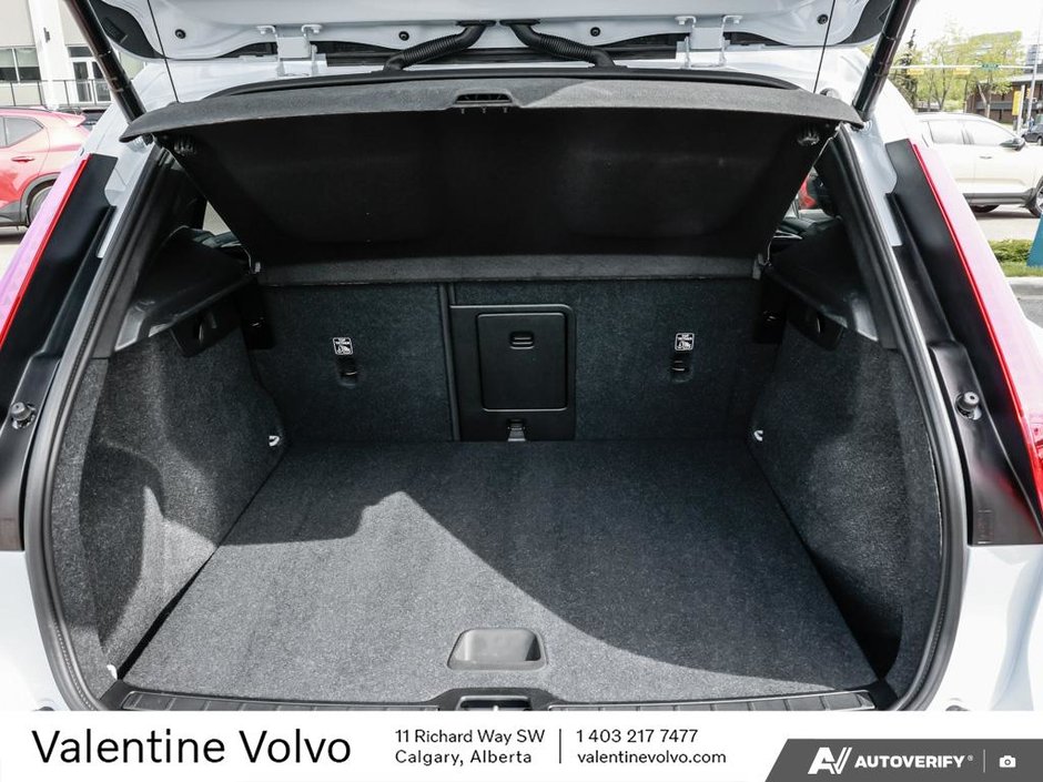 2025 Volvo XC40 Core Bright Theme-10