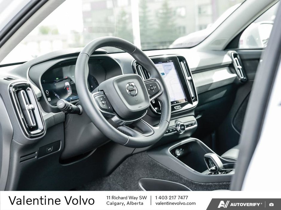 2025 Volvo XC40 Core Bright Theme-12