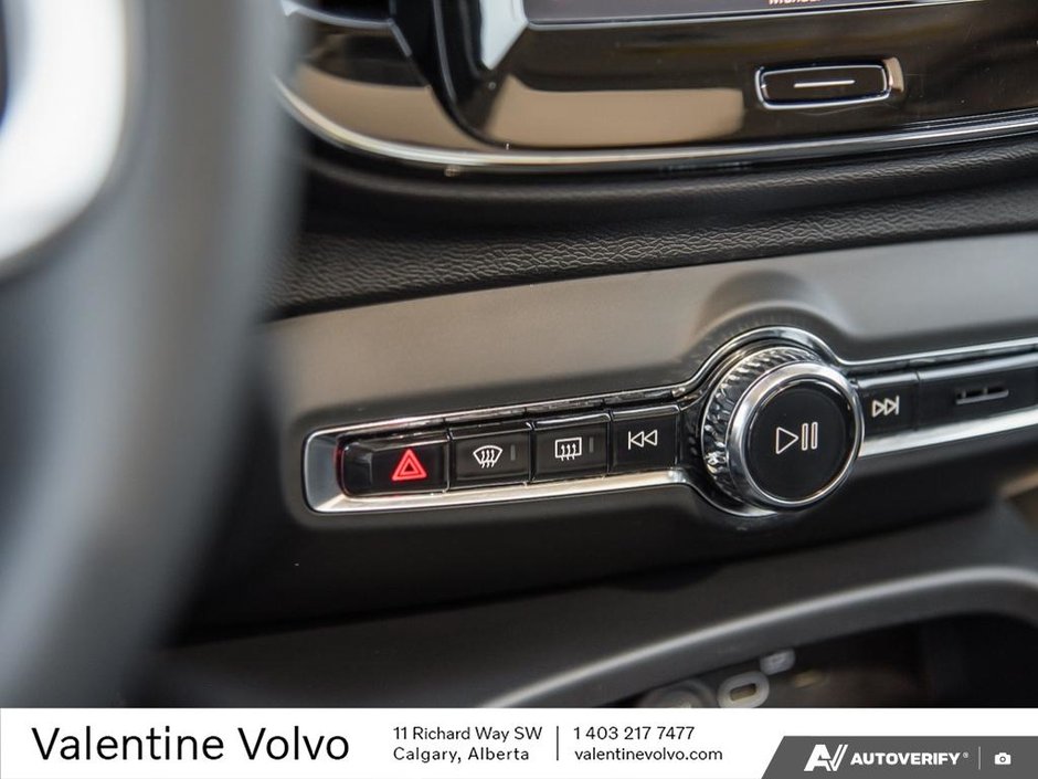 2025 Volvo XC40 Core Bright Theme-18