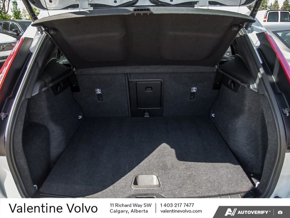 2025 Volvo XC40 Core Bright Theme-10