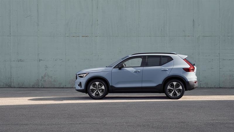 2026 Volvo XC40 Plus (Dark Theme)-1