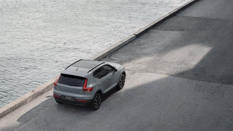 2026 Volvo XC40 Plus (Dark Theme)-1