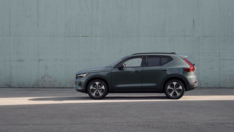 2026 Volvo XC40 Plus (Dark Theme)-2