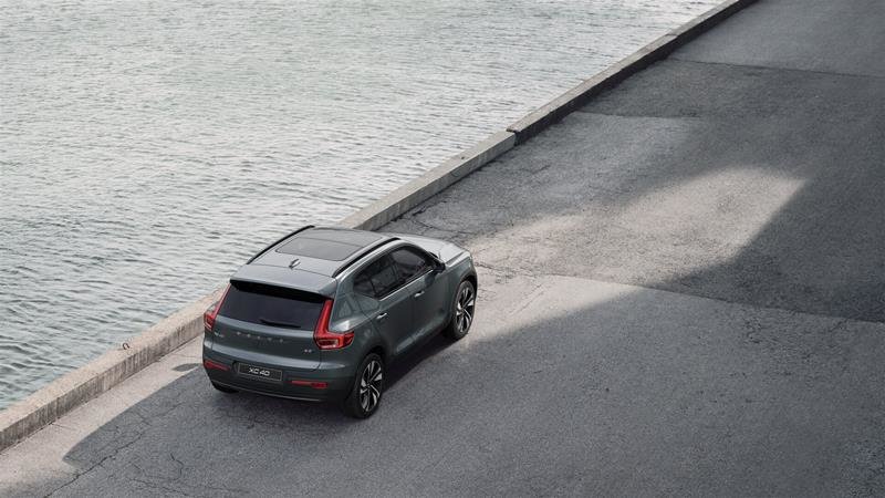 2026 Volvo XC40 Ultra (Dark Theme)-1