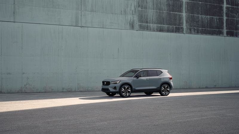 2026 Volvo XC40 Plus Dark Theme-3