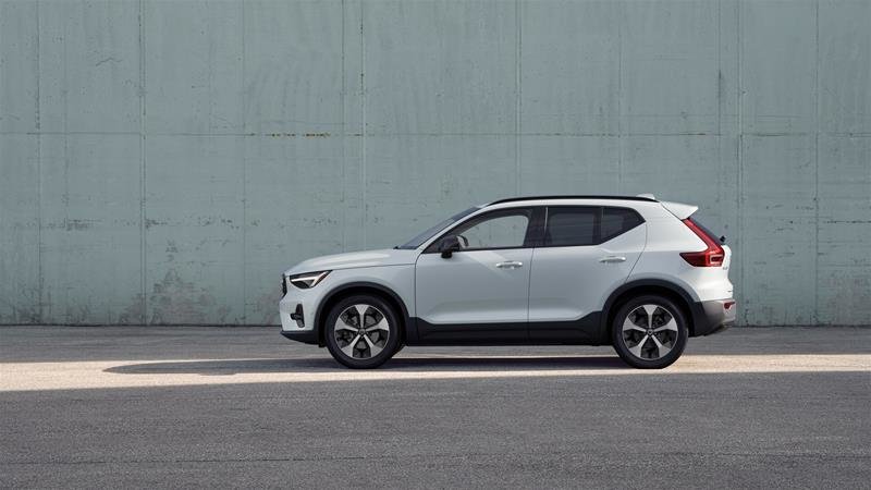 2026 Volvo XC40 Plus (Dark Theme)-2