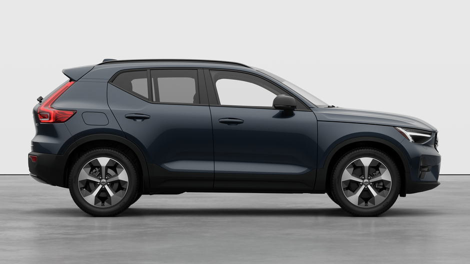 2026 Volvo XC40 Plus (Dark Theme)-6