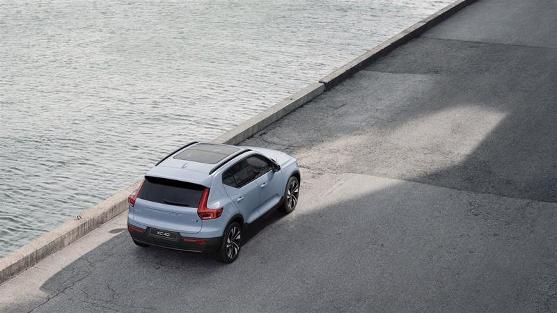 2026 Volvo XC40 Plus Dark Theme-1
