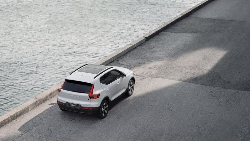 2026 Volvo XC40 Plus Dark Theme-1