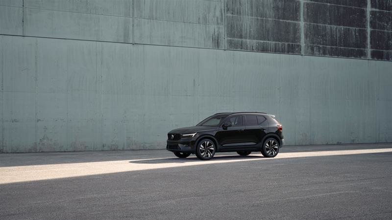2026 Volvo XC40 Plus Dark Theme-1