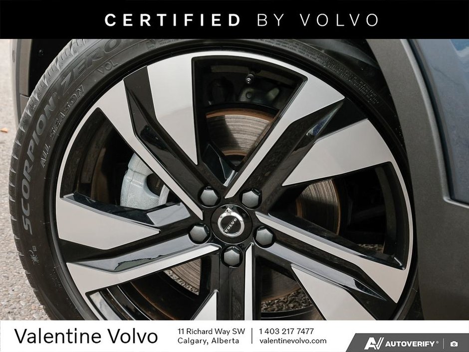 2026 Volvo XC40 Plus Dark Theme-7