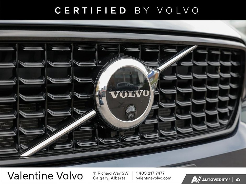 2026 Volvo XC40 Plus Dark Theme-10