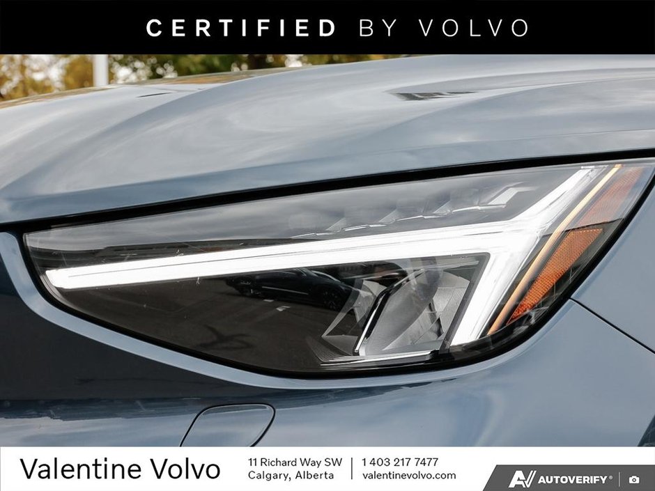2026 Volvo XC40 Plus Dark Theme-13