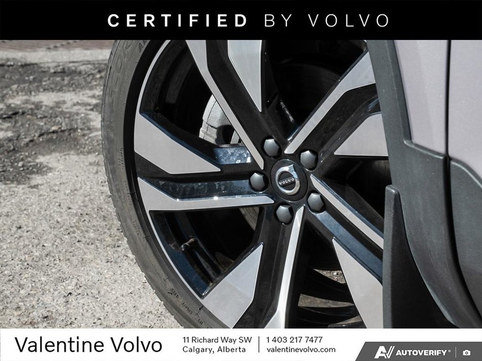 2026 Volvo XC40 Plus Dark Theme-5