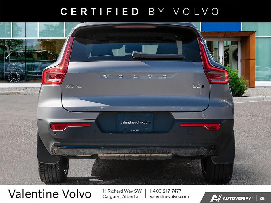2026 Volvo XC40 Plus Dark Theme-4