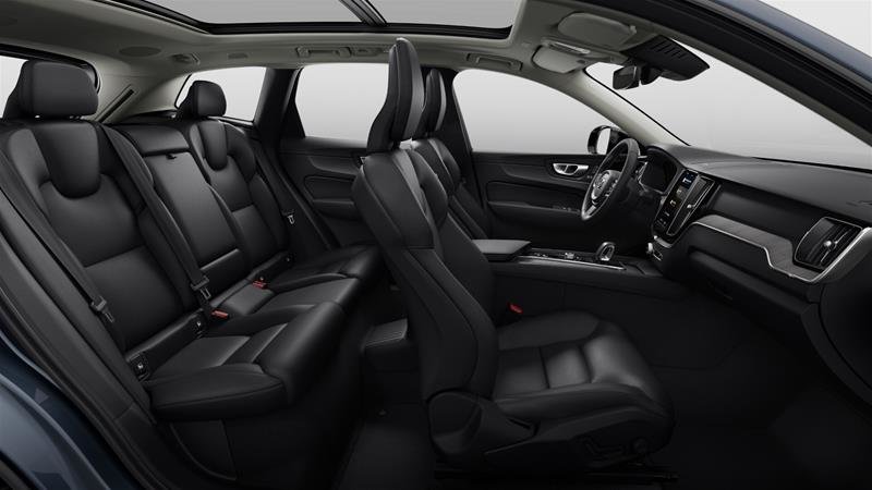 2025 Volvo XC60 Plug-in Hybrid Plus Dark Theme-3
