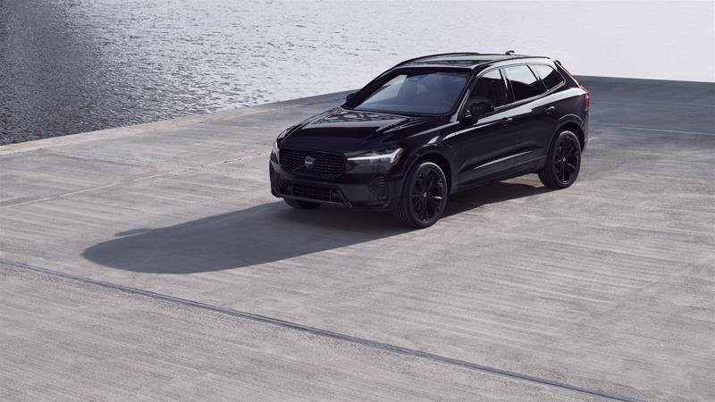 2025 Volvo XC60 Plug-in Hybrid Ultra Black Edition-1