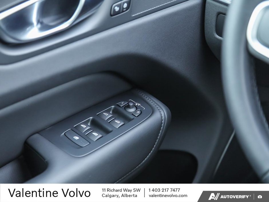 2025 Volvo XC60 Plug-In Hybrid Core Dark Theme-16