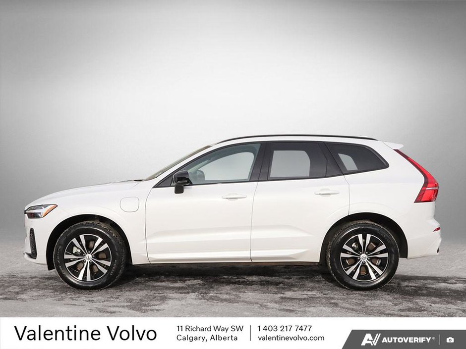 2025 Volvo XC60 Plug-In Hybrid Core Dark Theme-2