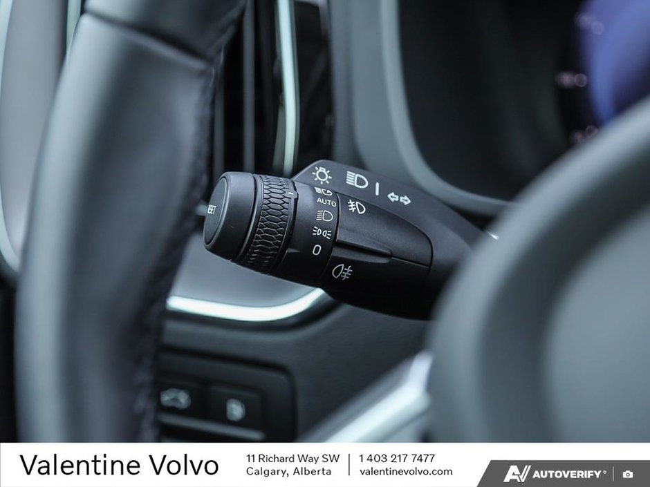 2025 Volvo XC60 Plug-In Hybrid Core Dark Theme-15