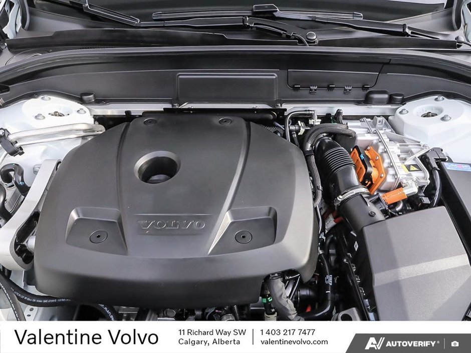 2025 Volvo XC60 Plug-In Hybrid Core Dark Theme-7