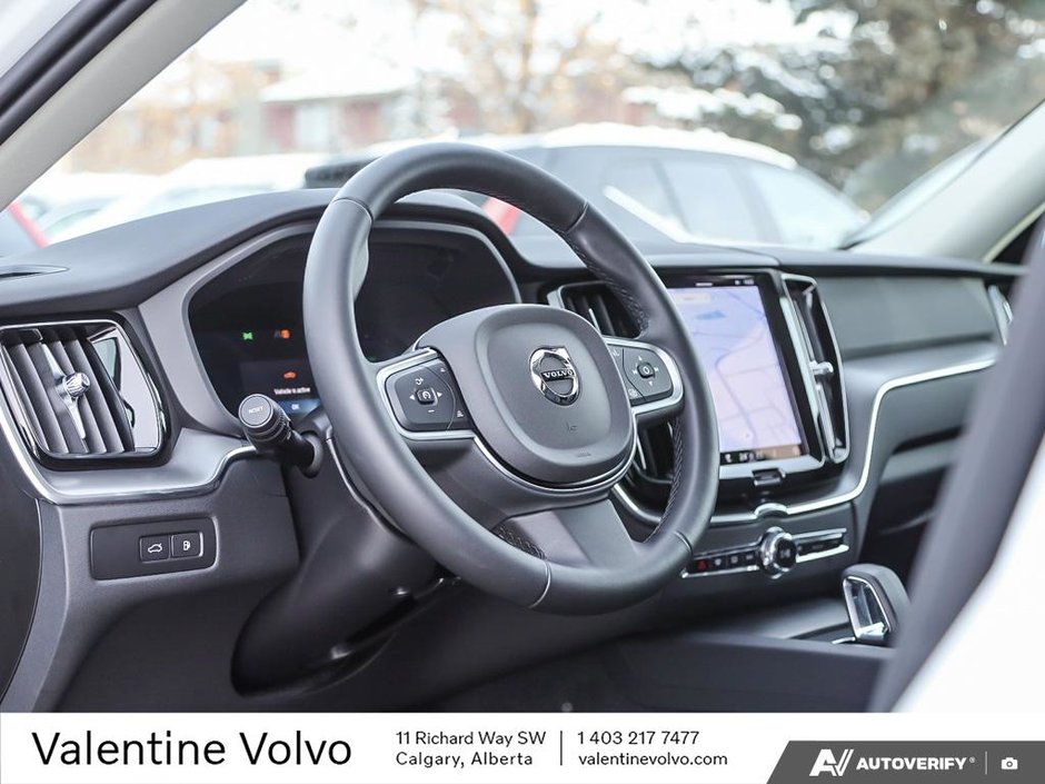 2025 Volvo XC60 Plug-In Hybrid Core Dark Theme-12