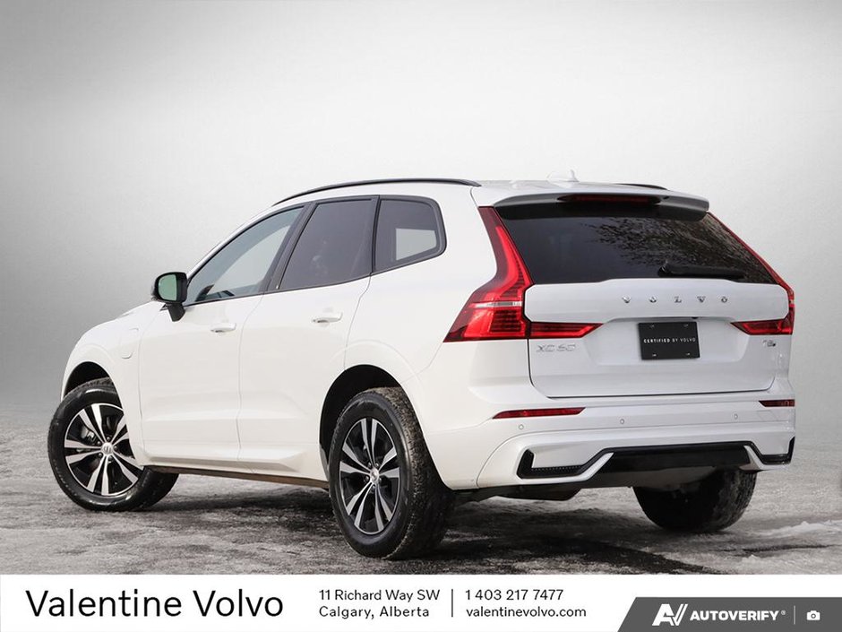 2025 Volvo XC60 Plug-In Hybrid Core Dark Theme-3