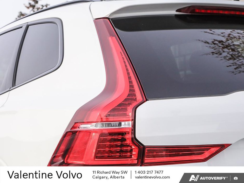 2025 Volvo XC60 Plug-In Hybrid Core Dark Theme-11
