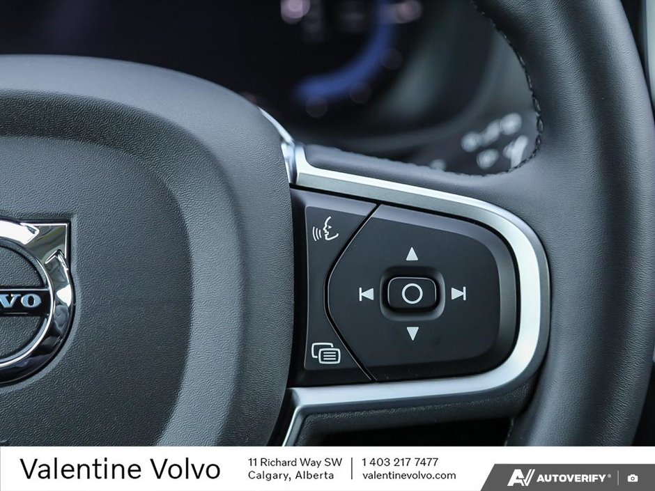 2025 Volvo XC60 Plug-In Hybrid Core Dark Theme-17