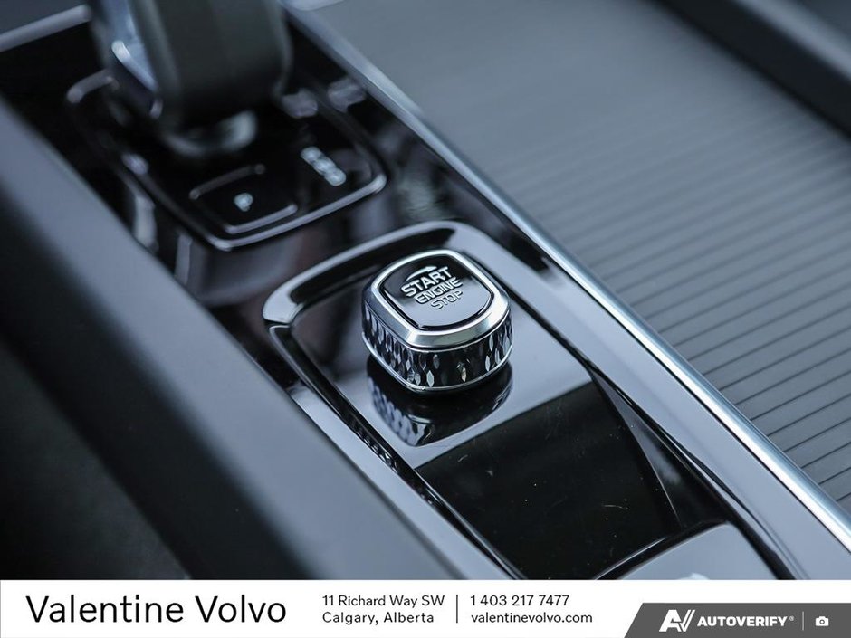 2025 Volvo XC60 Plug-In Hybrid Core Dark Theme-27