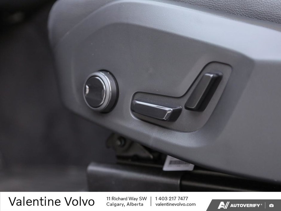 2025 Volvo XC60 Plug-In Hybrid Core Dark Theme-28