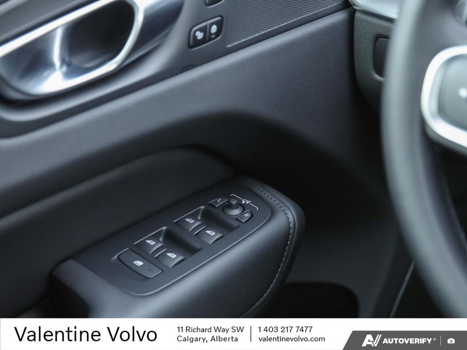 2025 Volvo XC60 Plug-In Hybrid Core Dark Theme-16