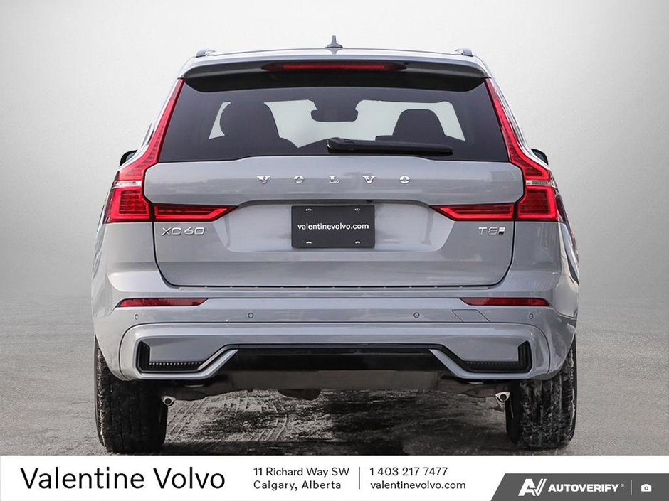 2025 Volvo XC60 Plug-In Hybrid Core Dark Theme-4