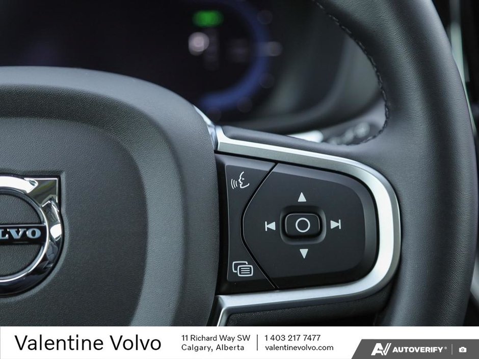 2025 Volvo XC60 Plug-In Hybrid Core Dark Theme-17